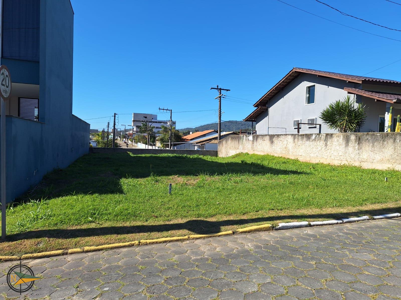 Foto do imóvel: 'Terreno no condomínio COSTA ESMERALDA ( em Bal. Piçarras)em piçarras medindo 12×20 = 240 metros quadrados Valor: R$380.000,00 aceita carro e estuda pequeno parcelamento direto com proprietário.'