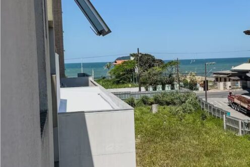 Aluga-se apartamento mobiliado 📍 Centro de Piçarras 80m² R$ 2.800,00 semi -mobiliado