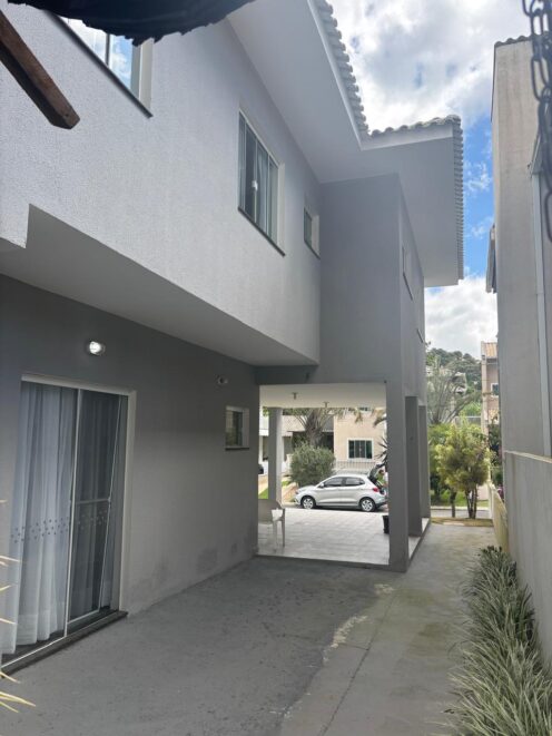 Casa para Locação em Condomínio Fechado no Centro de Balneário Piçarras
