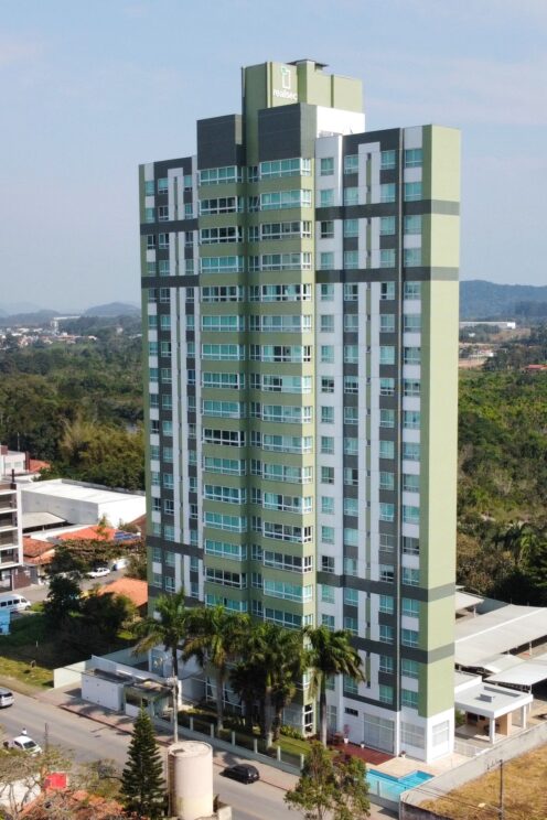 Apartamento à venda no Centro de Balneário Piçarras R$ 1.750.000,00 – Mobiliado, com excelente infraestrutura e a apenas 100 metros do mar!