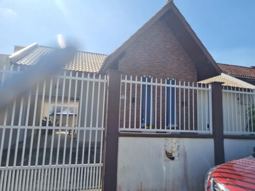 Casa mobiliada com piscina a 450m da Avenida Itacolomi – Balneário Piçarras Preço: R$ 790.000,00