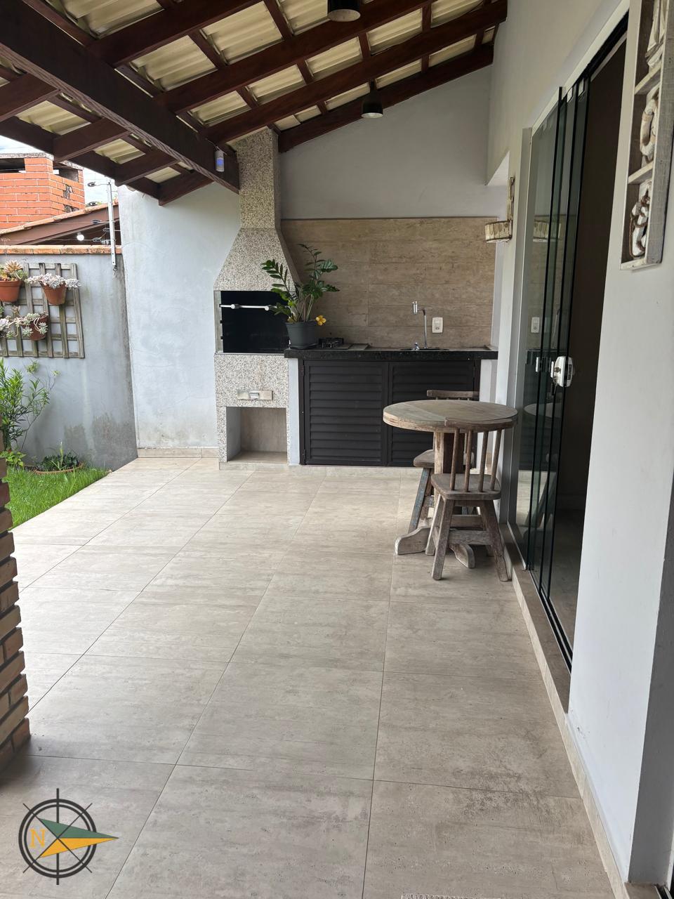 Foto do imóvel: 'Aluguel Casa centro 2 quartos sendo um suíte master Vaga 2 carros 120 m2'