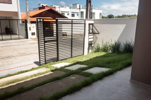 Casa Geminada à Venda com 75m², com churrasqueira