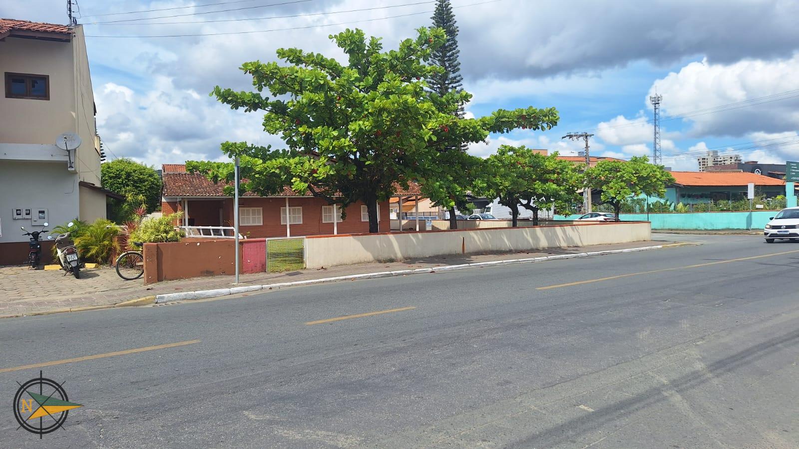 Foto do imóvel: 'Terreno estratégico na avenida principal de Penha – 812m²'