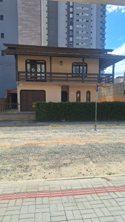 Sobrado para Aluguel Quadra Mar com 3 Quartos – Itacolomi