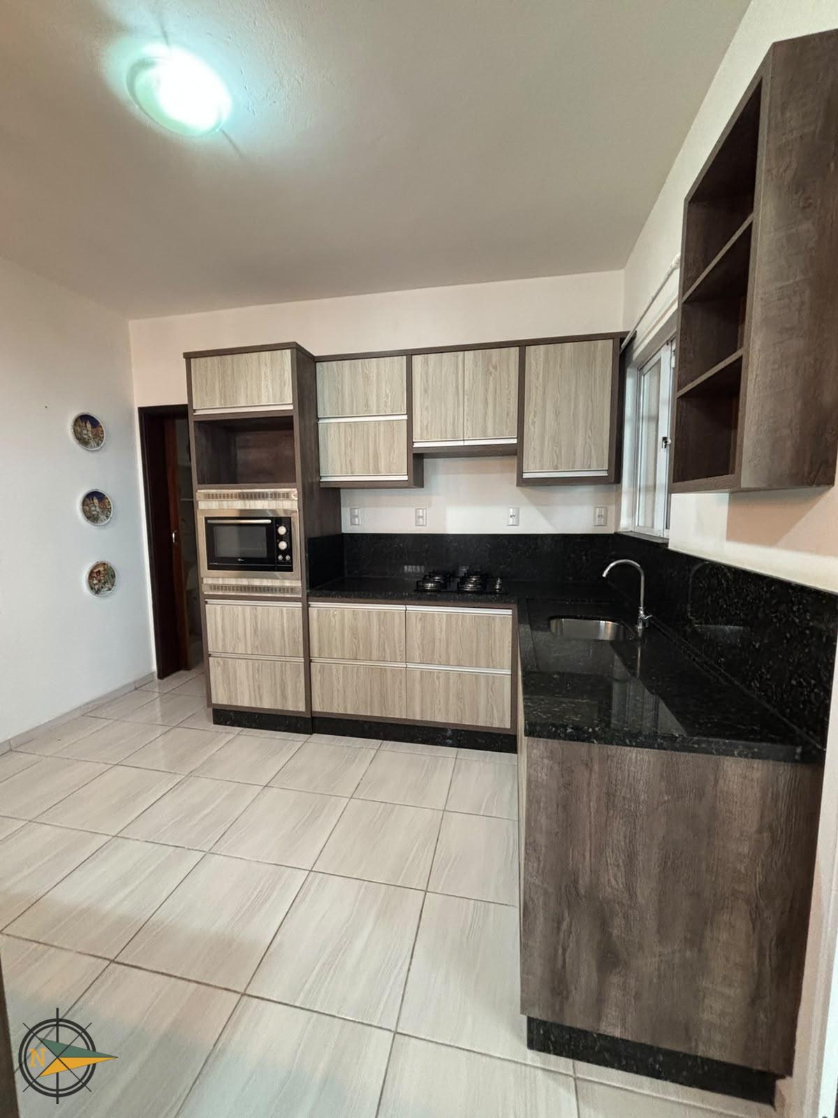 Foto do imóvel: 'Casa com 120 m², localizada no bairro Itacolomi, em Balneário Piçarras, a apenas 200 metros da praia.'